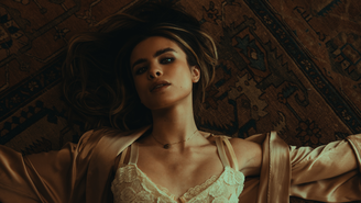 Giulia Be conclui seu projeto mais ambicioso com álbum trilíngue e o clipe de '911'