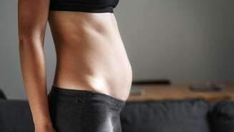 Mudanças na alimentação e no estilo de vida podem ajudar a combater o inchaço abdominal