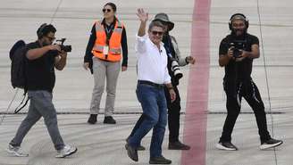 O ex-presidente de Honduras, Juan Orlando Hérnandez, chega em voo privado ao Aeroporto Internacional de Palmerola, em 26 de julho de 2026.