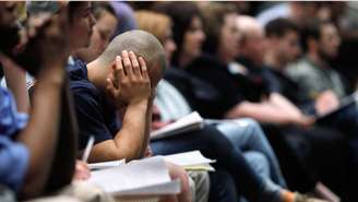 Universitários abandonam estudos para cuidar de filhos