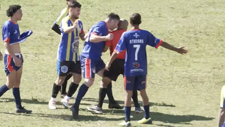 Árbitro é agredido com cabeçada após expulsar jogador durante partida de futebol de várzea em Itapetininga (SP)