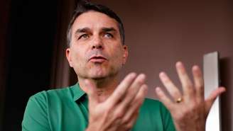 Flávio Bolsonaro, pré-candidato à Presidência, apresentou por escrito sua defesa
