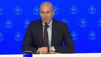 “A seleção francesa era a única coisa que eu queria fazer”, declarou Zinédine Zidane nesta terça-feira (28), na sede da Federação Francesa de Futebol (FFF), após ser oficialmente apresentado como novo técnico dos Bleus.