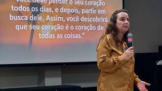 Lúcia Helena Galvão defende que desenvolver o pensamento crítico fortalece a sociedade e amplia nossa compreensão do mundo
