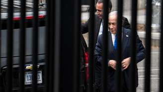 O primeiro-ministro israelense, Benjamin Netanyahu, chega à Casa Branca para conversas com o presidente dos EUA, Donald Trump, sobre a guerra em curso contra o Irã.
