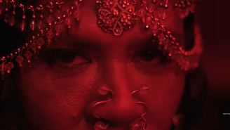 Recentemente, Valéria interpretou outra pombagira no teatro.