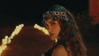 Anitta estreia nova turnê neste final de semana
