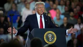 O presidente dos EUA, Donald Trump, fala no Milford Proving Grounds da General Motors, em julho de 2026
