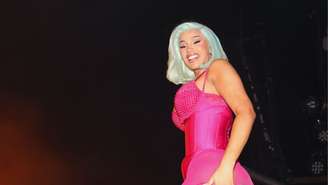 Cardi B durante show, em julho de 2026 (Foto de Johnny Nunez/WireImage)