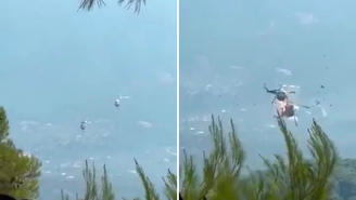 Dois helicópteros colidem durante combate a incêndio na Grécia.