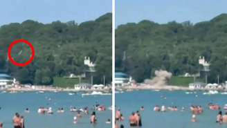 Montagem de imagens de pessoas na água do mar enquanto drone cai e explode