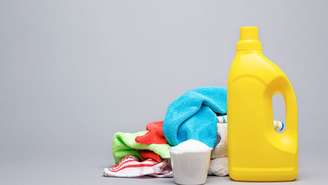 Produtos reutilizáveis e biodegradáveis ajudam a montar um kit de limpeza sustentável e tornam a rotina mais consciente