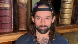 Influenciador morre aos 40 anos e companheira pede fim das especulações