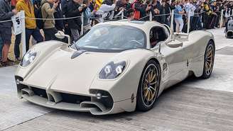 O mercado brasileiro de hipercarros conta na atualidade com a presença de modelos avaliados em dezenas de milhões de reais, capazes de rivalizar com as coleções mais exclusivas do mundo. O principal exemplo é o Pagani Utopia, apontado pela imprensa especializada como o automóvel mais caro já trazido ao país, com valor estimado em mais de R$ 60 milhões. Como o preço da negociação não foi divulgado oficialmente, a cifra é baseada em estimativas publicadas por veículos que se dedicam ao tema. Ainda assim, o modelo simboliza um segmento em que exclusividade, engenharia e luxo caminham lado a lado.
