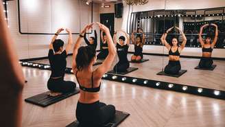 Descubra os mitos e verdades da musculação feminina segundo especialista: veja como adaptar os treinos na menstruação, menopausa e no dia a dia