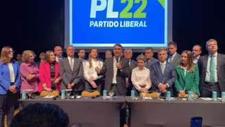 Flávio Bolsonaro diz que teve filhas para cuidarem dele quando for idoso