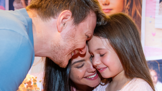 Estranho Filha de Michel Teló e Thaís Fersoza surpreende com tema diferente em festa de 10 anos