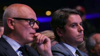 Os ex-primeiros-ministros Édouard Philippe (à esquerda) e Gabriel Attal (à direita), candidatos à eleição presidencial francesa de 2027, foram alvo de fake news atribuídas a plataformas russas. (Foto de arquivo de 7 de maio de 2024).