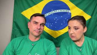Flávio Bolsonaro e Daniella Marques em lançamento do plano Brasil por Elas, em julho