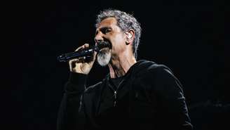 Serj Tankian em show do System of a Down realizado em 10 de maio de 2025, no Allianz Parque