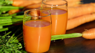 Para fortalecer o corpo como um todo, especialistas recomendam consumir ao menos 250 ml do suco diariamente