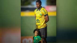 Benício, de 2 anos, morreu após sofrer um acidente; informação foi divulgada pelo clube de futebol
