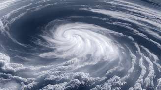 Segundo autoridades, o ciclone eleva o risco de rajadas intensas, chuva forte e granizo em parte do Sul, Sudeste e Centro