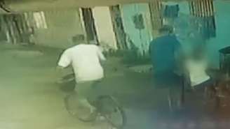 Criança é assaltada a caminho da escola no Recife; vídeo registra ação