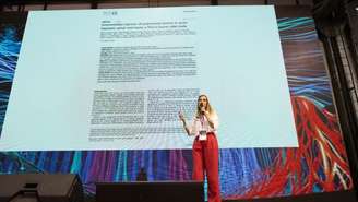 Cientista brasileira, Tatiana Sampaio, em apresentação na Rio Innovation Week —