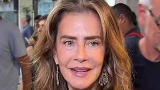 Maitê Proença surge acompanhada em estreia de peça