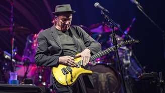 Adrian Belew em show com o Beat em 2024