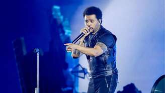The Weeknd se apresenta ao vivo no palco durante a turnê After Hours Til Dawn na Polônia