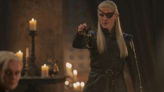 Ewan Mitchell como Aemond Targaryen