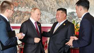 O presidente russo, Vladimir Putin, e o dirigente norte-coreano, Kim Jong Un, durante encontro de setembro de 2025 em Pequim, na China.