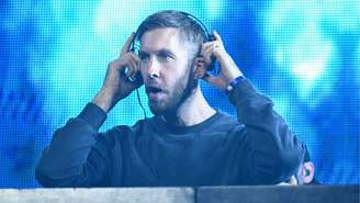Calvin Harris se apresenta no palco durante o Hits Radio Live, em novembro de 2025