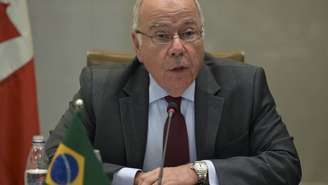 O chanceler brasileiro, Mauro Vieira, concedeu entrevista ao jornal argentino Clarín, na qual incitou Javier Milei a cessar as agressões contra o presidente Lula e a instituições brasileiras.
