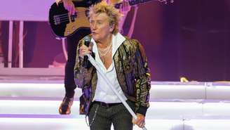 O cancelamento e o adiamento de duas datas nos Estados Unidos ocorreram pouco depois de Rod Stewart passar mal durante uma apresentação