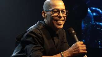 Cantor gospel Marquinhos Menezes