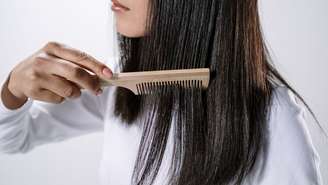 Você usa a escova certa para o seu cabelo? Veja qual modelo combina com cada tipo de fio e como usá
