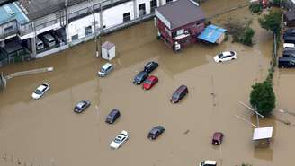 Áreas inundadas após fortes chuvas em Oamishirasato, na província de Chiba, nos arredores de Tóquio, em 14 de agosto de 2026.