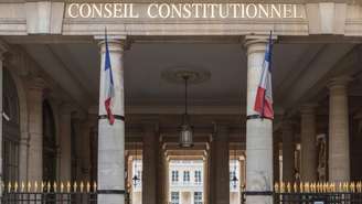 O Conselho Constitucional é uma instituição francesa instituída em 1958 que supervisiona as eleições nacionais e os referendos, e decide se as leis e determinados regulamentos estão em conformidade com a Constituição.