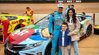 Kyle Busch, Samantha Busch e Brexton Busch em 2022, em Bristol.