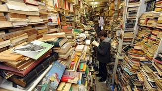 As livrarias de livros usados, conhecidas como sebos, tornaram-se um novo reduto para buscar o 'alimento' da IA
