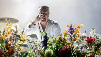 Mike Patton durante show do Faith No More em 2015