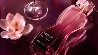 Glamour Intense combina magnólia, notas cítricas e baunilha em uma fragrância floral