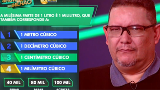 Participante do Show do Milhão confia nos universitários e erra resposta
