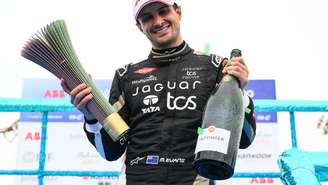Mitch Evans no pódio do E-Prix de São Paulo, em 2024
