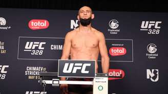 Khamzat Chimaev na pesagem do UFC 328 (Foto Divulgação/UFC)