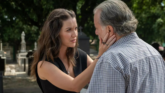 Otoniel conta a Joel sobre Francesca no capítulo de Quem Ama Cuida