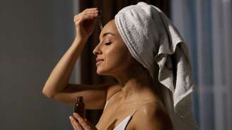 Descubra hábitos além do skincare para manter a pele saudável